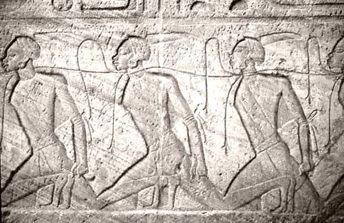 De la survie à l’esclavagisme.Le parcours dialectiquede “l’éthique de la praxis” et du “corps-sujet”